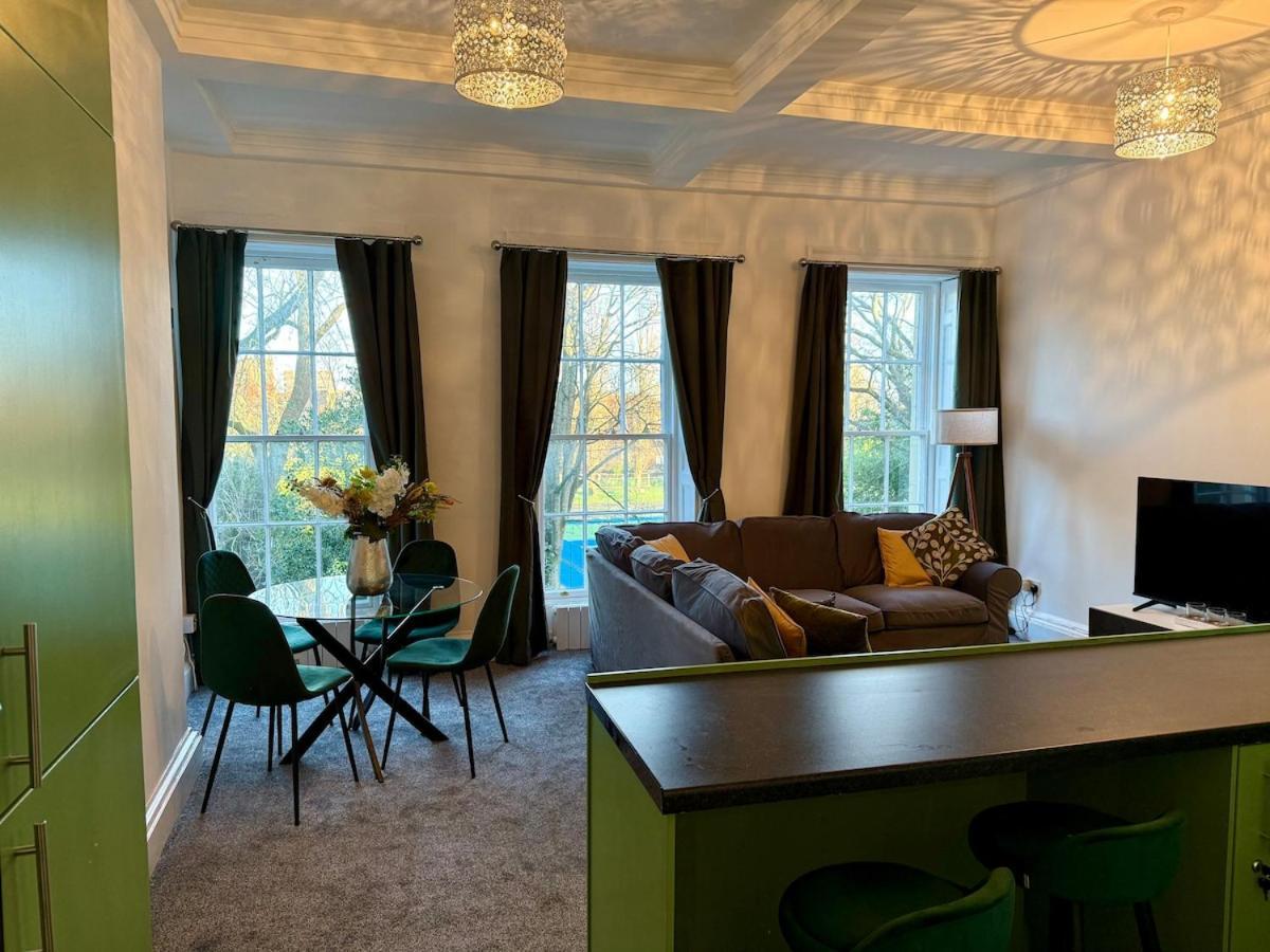 Beautiful Grade 2 In Centre Of Newcastle-st Park Free Parking Apartment *