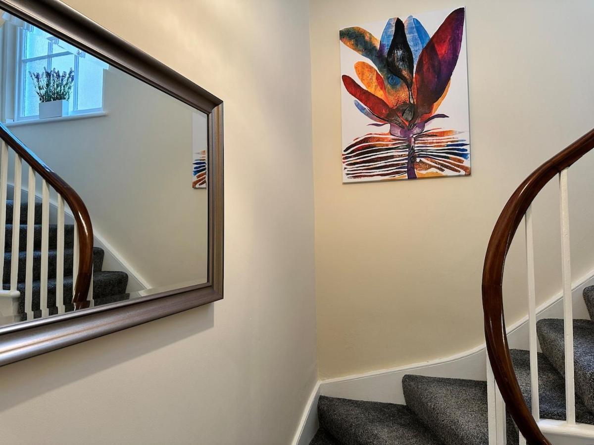 Beautiful Grade 2 In Centre Of Newcastle-st Park Free Parking Apartment