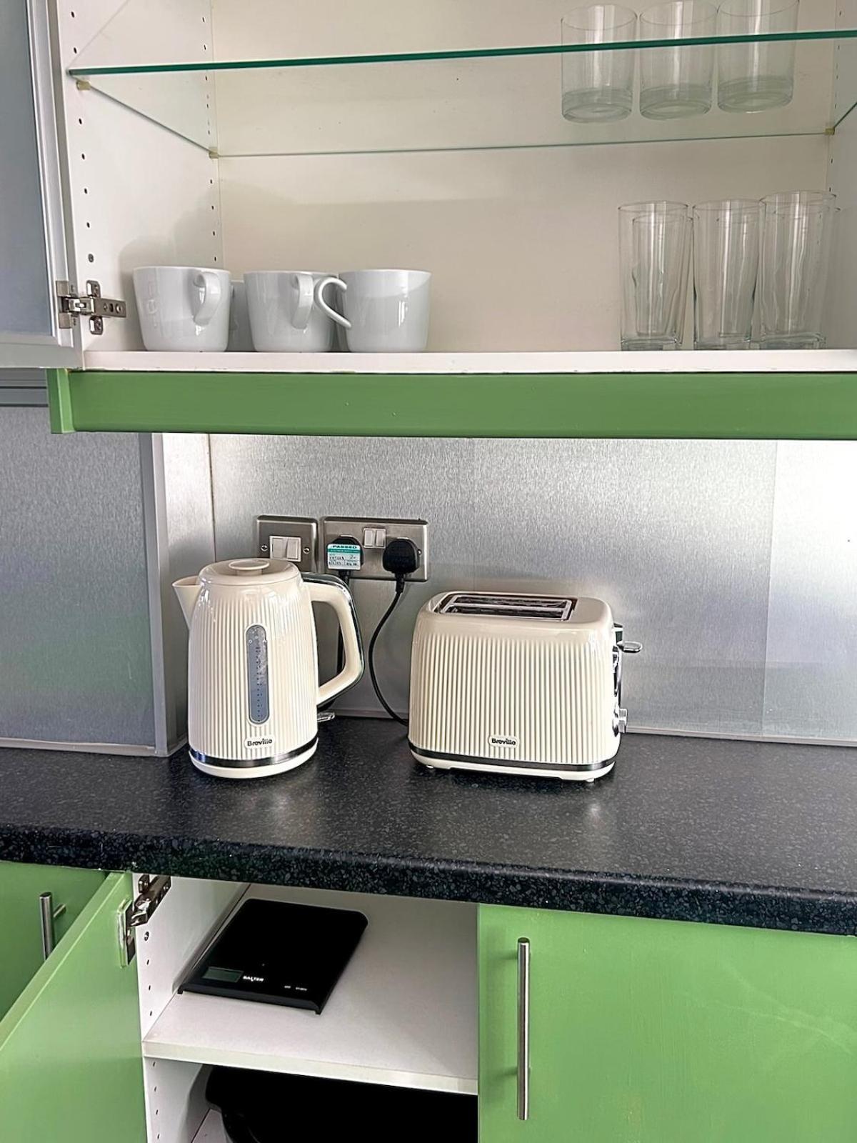 Beautiful Grade 2 In Centre Of Newcastle-st Park Free Parking *
