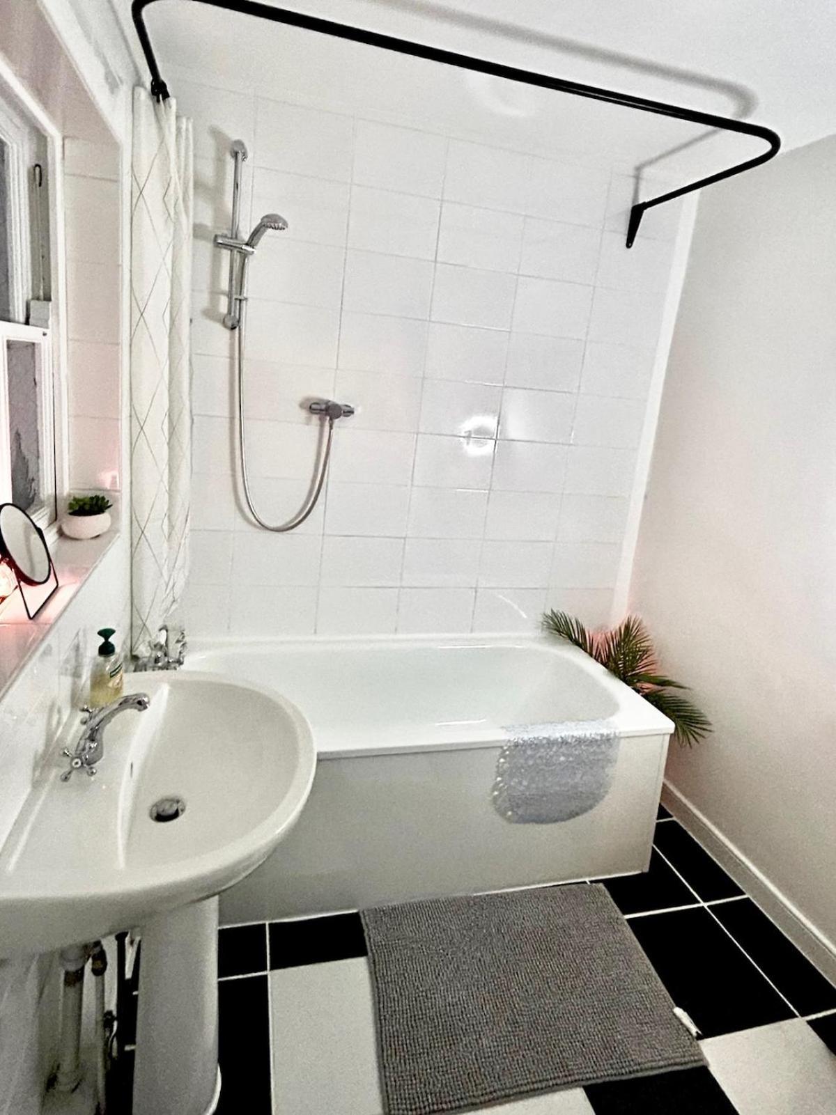 Beautiful Grade 2 In Centre Of Newcastle-st Park Free Parking Newcastle upon Tyne