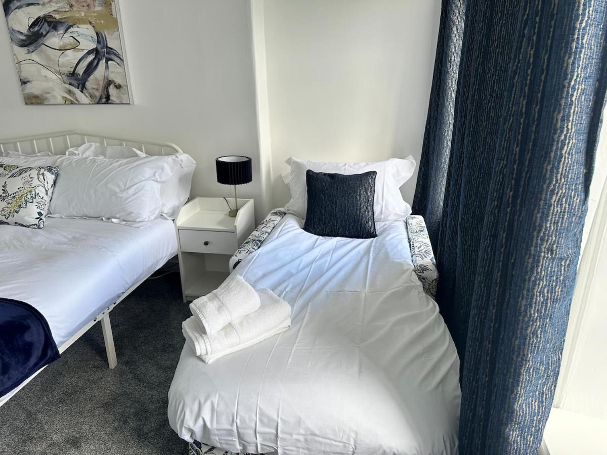 Beautiful Grade 2 In Centre Of Newcastle-st Park Free Parking