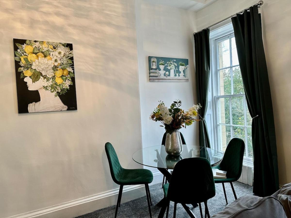 Beautiful Grade 2 In Centre Of Newcastle-st Park Free Parking *