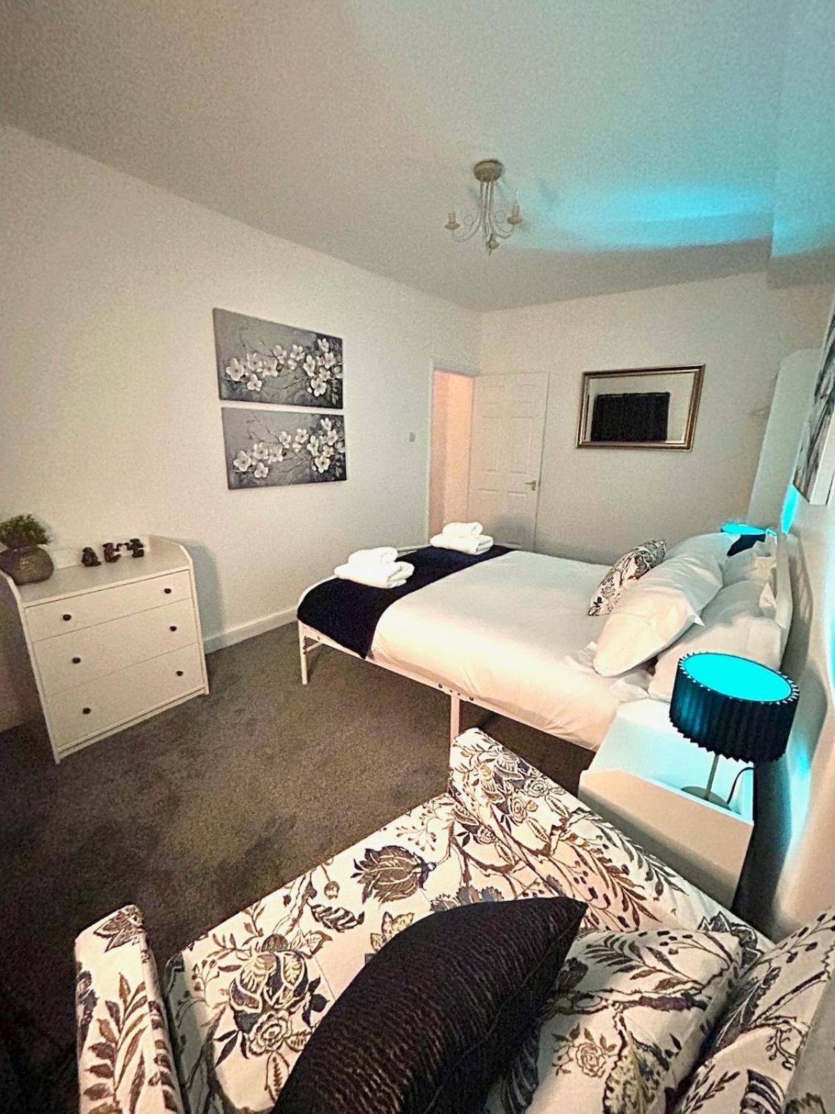 Beautiful Grade 2 In Centre Of Newcastle-st Park Free Parking Apartment Newcastle upon Tyne