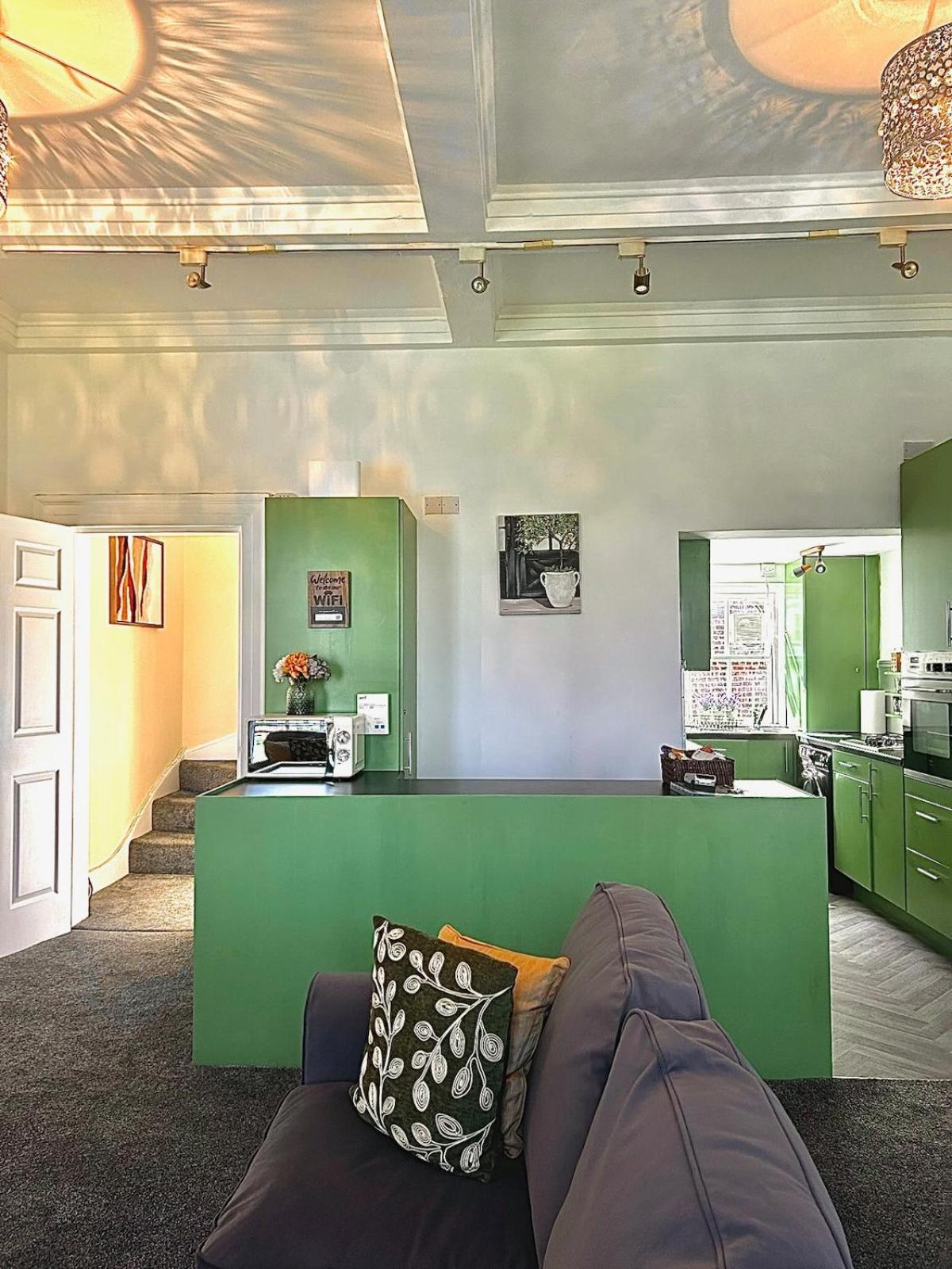 Beautiful Grade 2 In Centre Of Newcastle-st Park Free Parking *